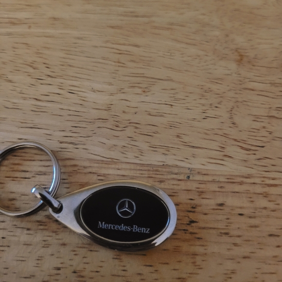 Benz - Picture 2 of 2